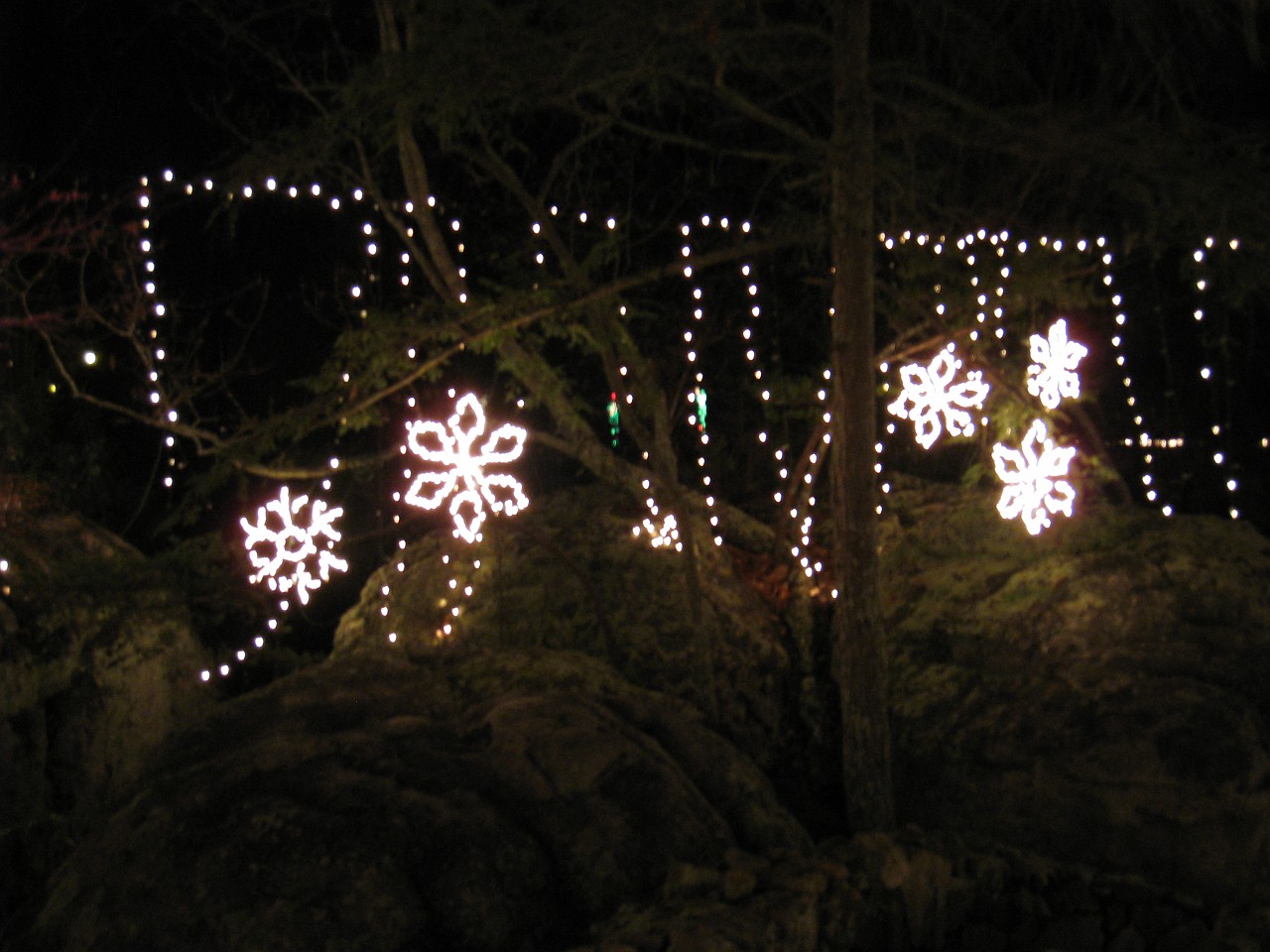 Vacation 2007-12 - Rock City 0064.jpg - Rock City outside of Chattanooga Tennessee has been a tourist attraction since 1932. I remembered seeing barn roofs painted with "See Rock City" and wanted to pay a visit to its home on Lookout Mountain. Christmas Vacation 2007-08.
